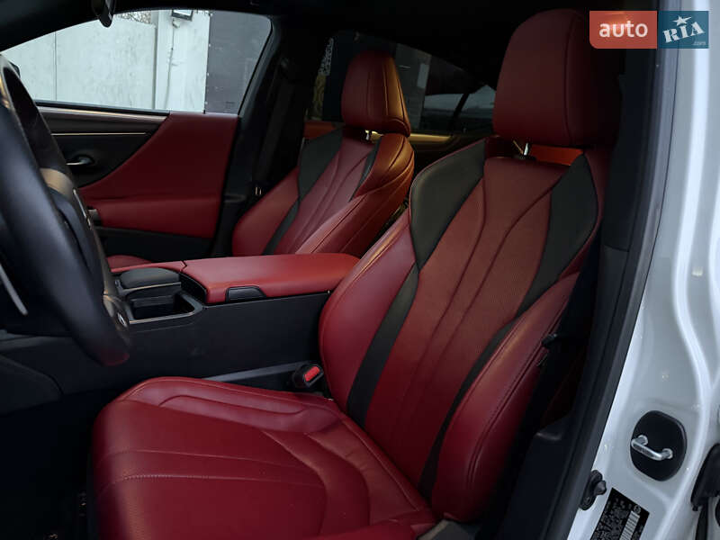 Седан Lexus ES 2020 в Одесі