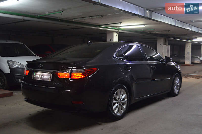 Седан Lexus ES 2013 в Киеве