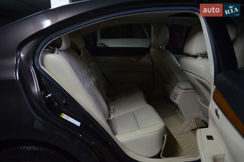 Седан Lexus ES 2013 в Киеве