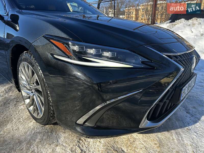 Седан Lexus ES 2022 в Львові