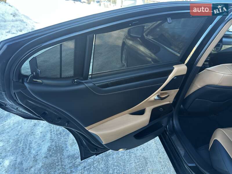 Седан Lexus ES 2022 в Львові