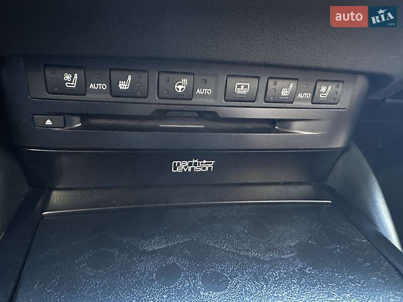 Седан Lexus ES 2022 в Львові