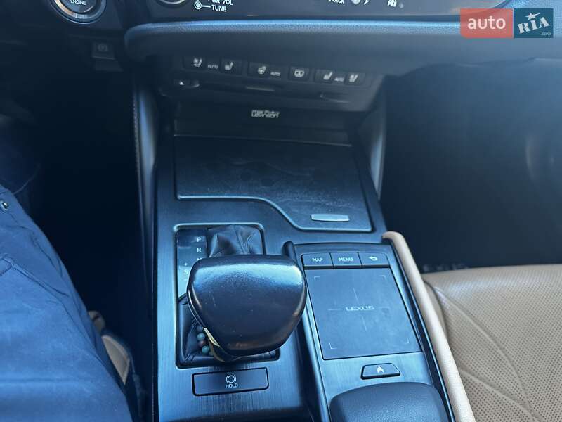Седан Lexus ES 2022 в Львові
