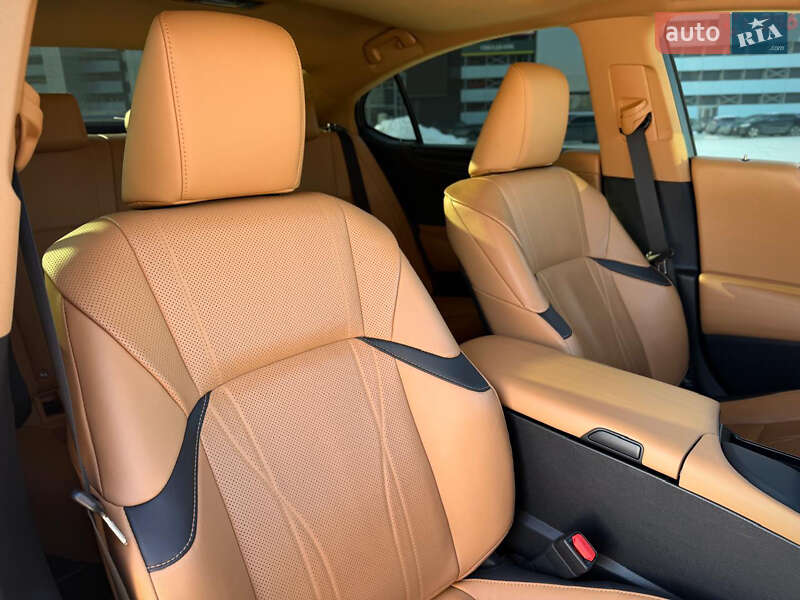 Седан Lexus ES 2022 в Києві