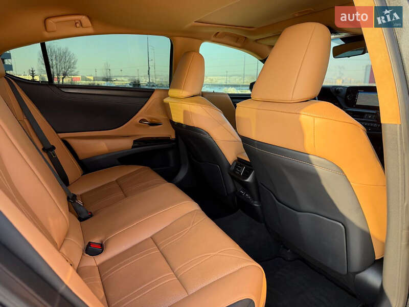 Седан Lexus ES 2022 в Києві