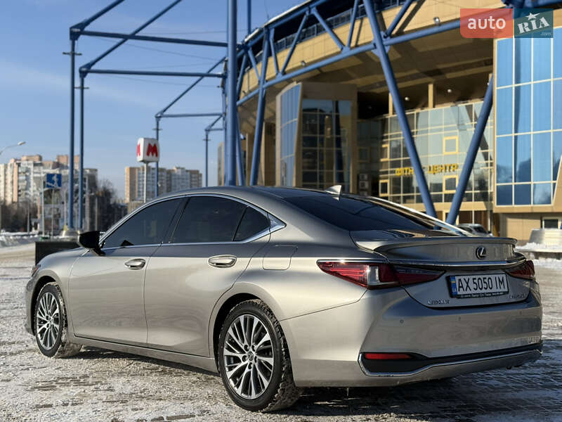 Седан Lexus ES 2019 в Харкові
