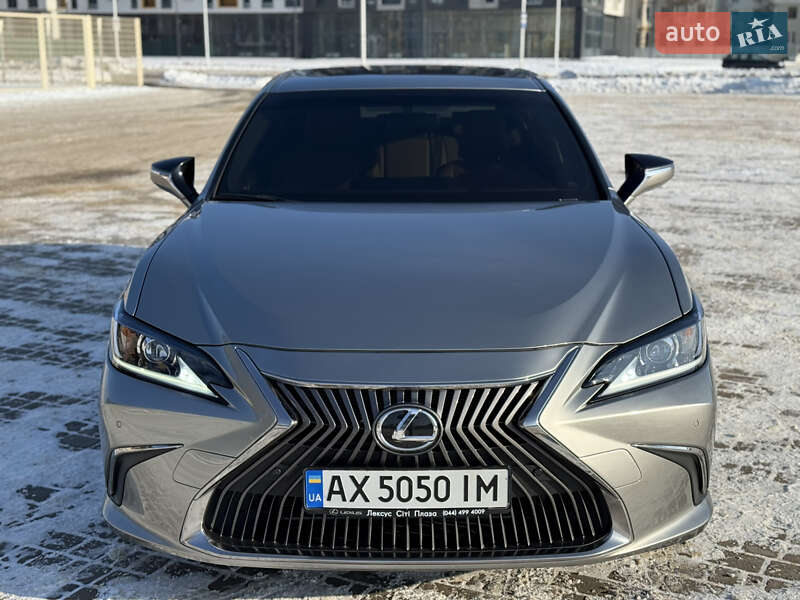 Седан Lexus ES 2019 в Харкові