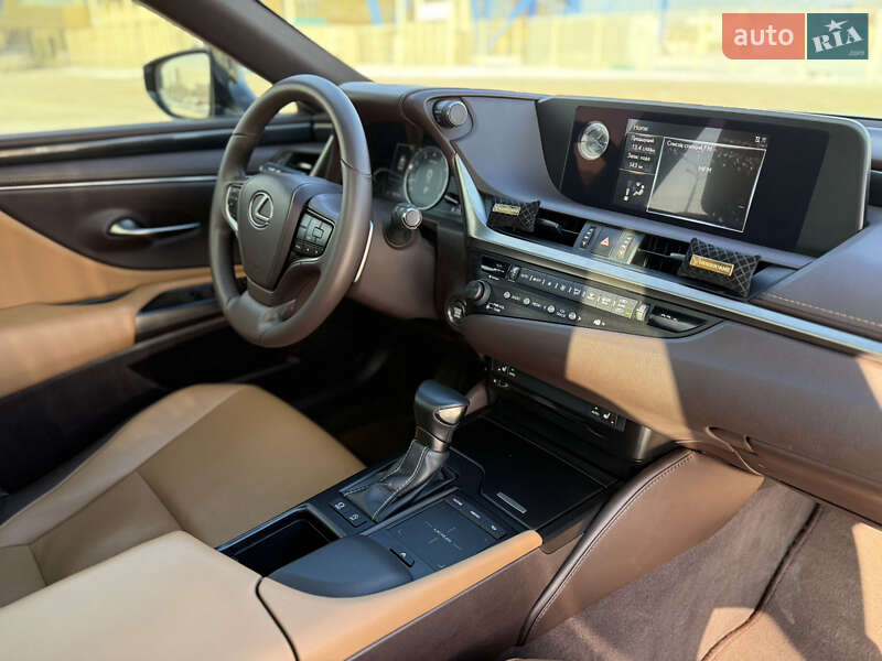 Седан Lexus ES 2019 в Харкові