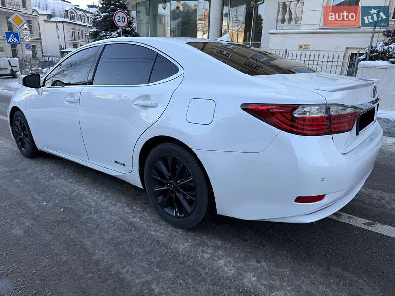Седан Lexus ES 2013 в Києві