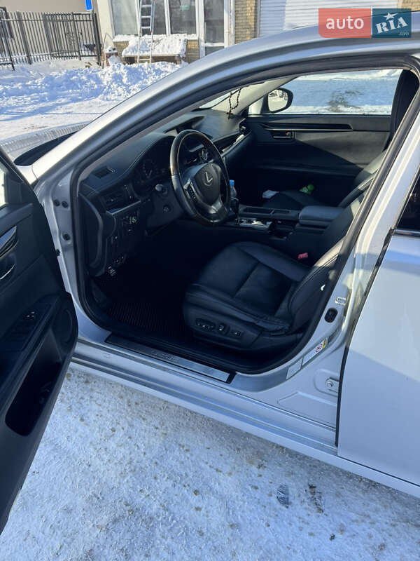 Седан Lexus ES 2012 в Погребище