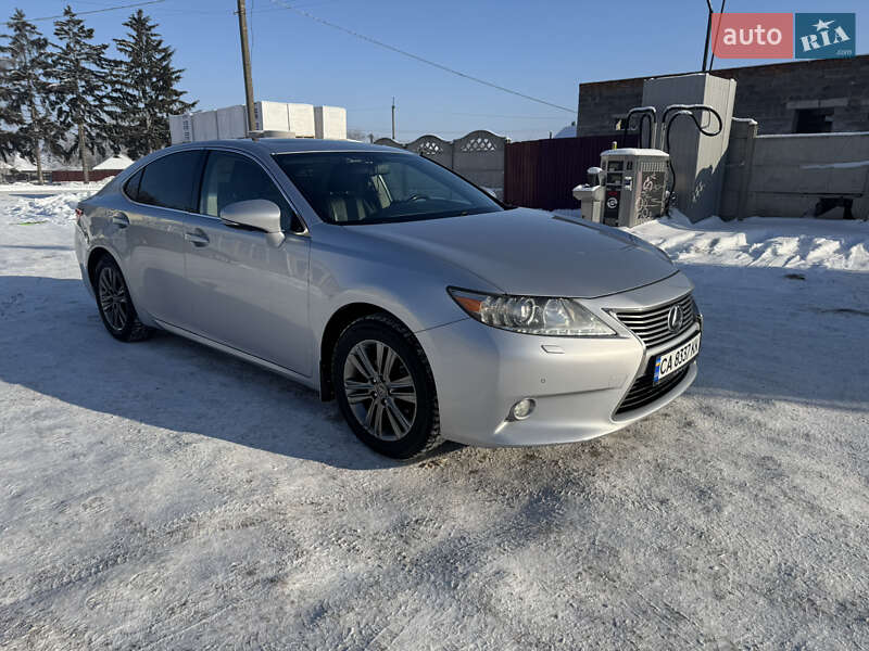 Седан Lexus ES 2012 в Погребище