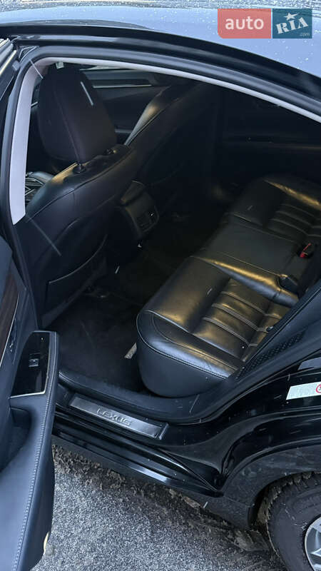 Седан Lexus ES 2016 в Киеве