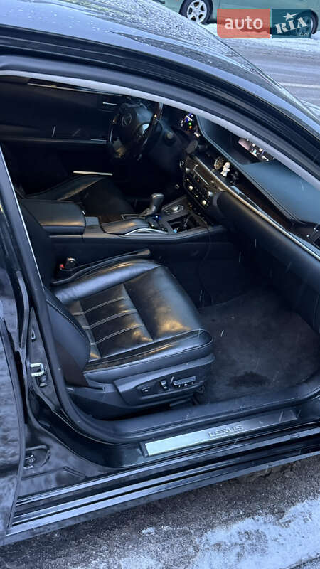 Седан Lexus ES 2016 в Киеве