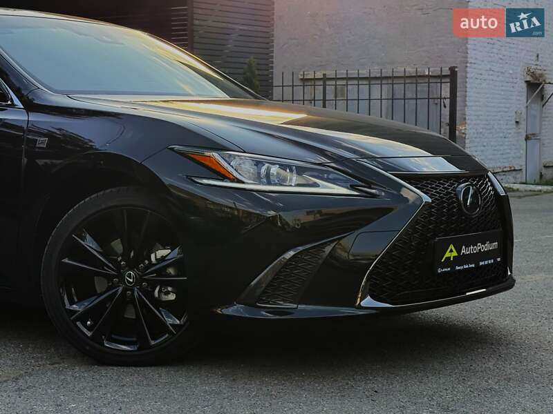 Седан Lexus ES 2023 в Киеве