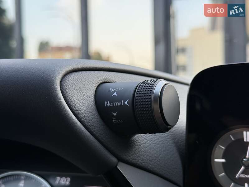 Седан Lexus ES 2023 в Киеве