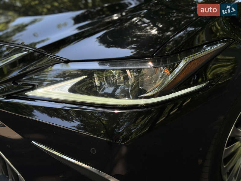 Седан Lexus ES 2018 в Києві