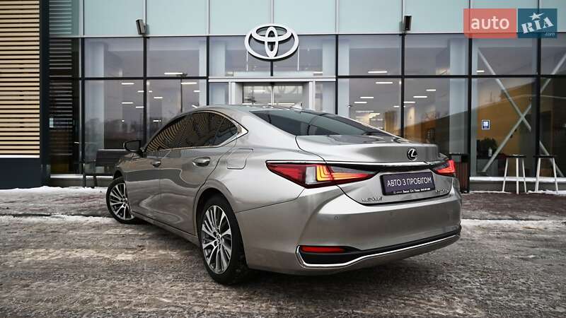 Седан Lexus ES 2021 в Киеве