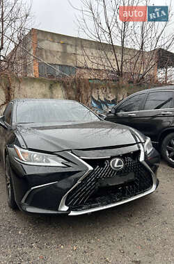 Седан Lexus ES 2018 в Виннице