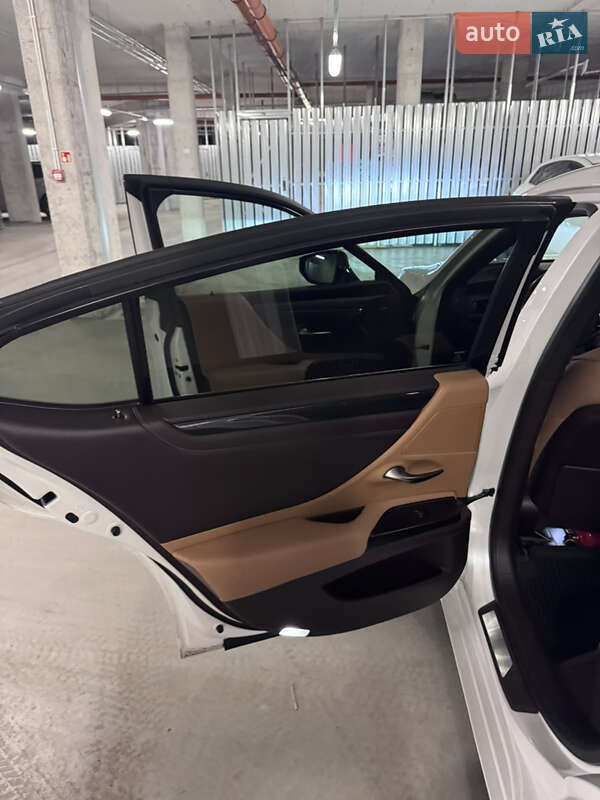 Седан Lexus ES 2021 в Львове