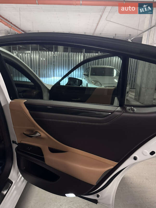 Седан Lexus ES 2021 в Львове