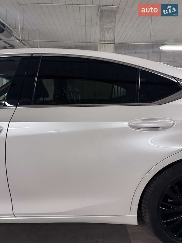 Седан Lexus ES 2021 в Львове