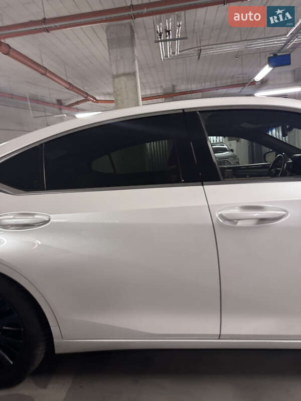 Седан Lexus ES 2021 в Львове