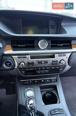 Седан Lexus ES 2014 в Киеве