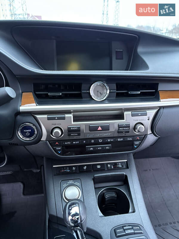 Седан Lexus ES 2014 в Киеве фото 54 Седан Lexus ES 2014 в Киеве