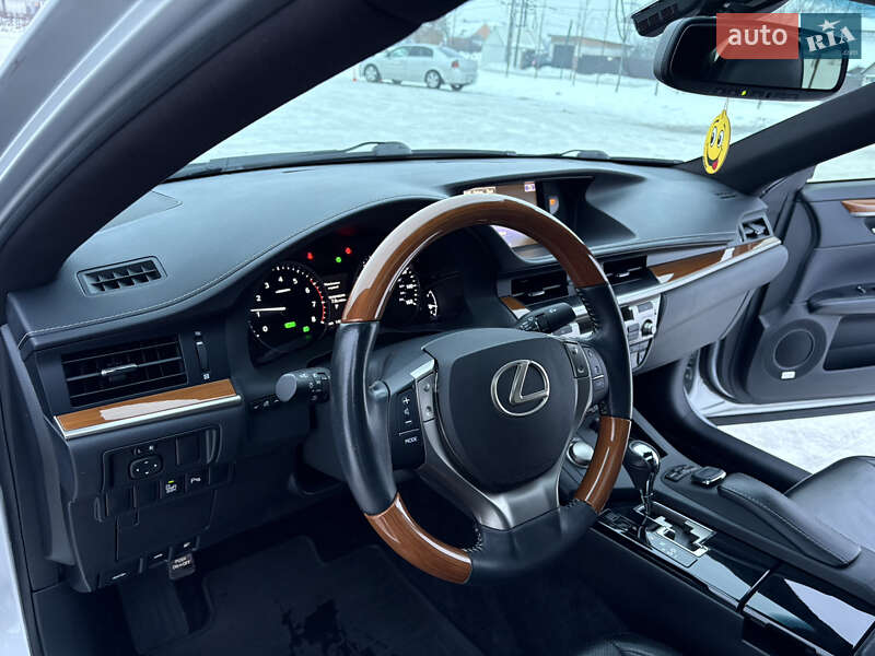 Седан Lexus ES 2014 в Киеве фото 61 Седан Lexus ES 2014 в Киеве