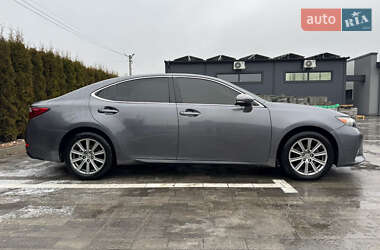 Седан Lexus ES 2013 в Львове