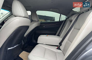 Седан Lexus ES 2013 в Львове