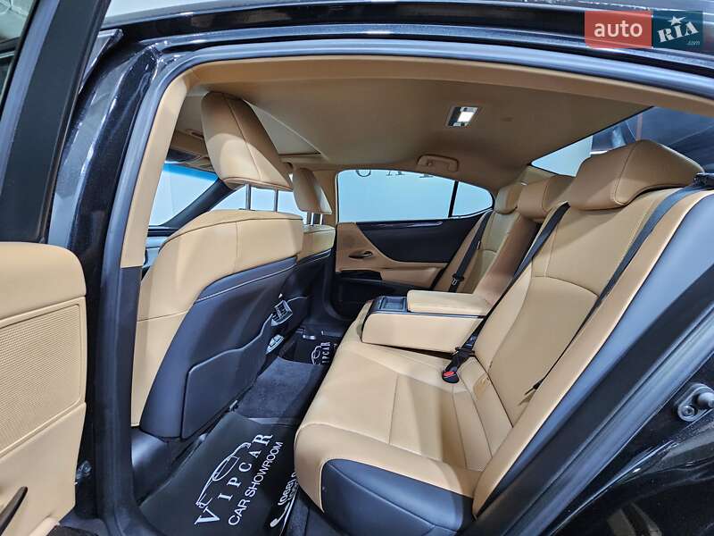 Седан Lexus ES 2022 в Киеве