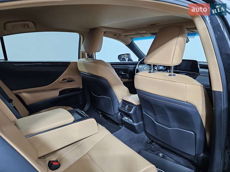 Седан Lexus ES 2022 в Киеве