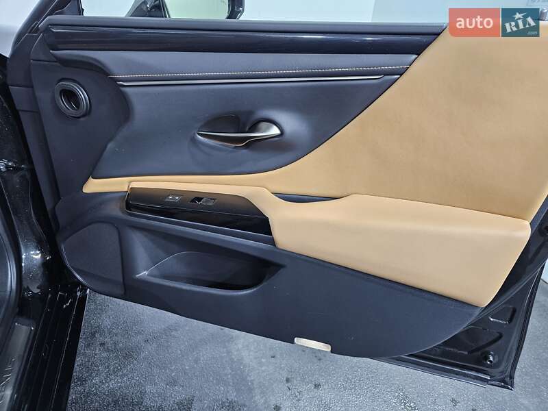Седан Lexus ES 2022 в Киеве