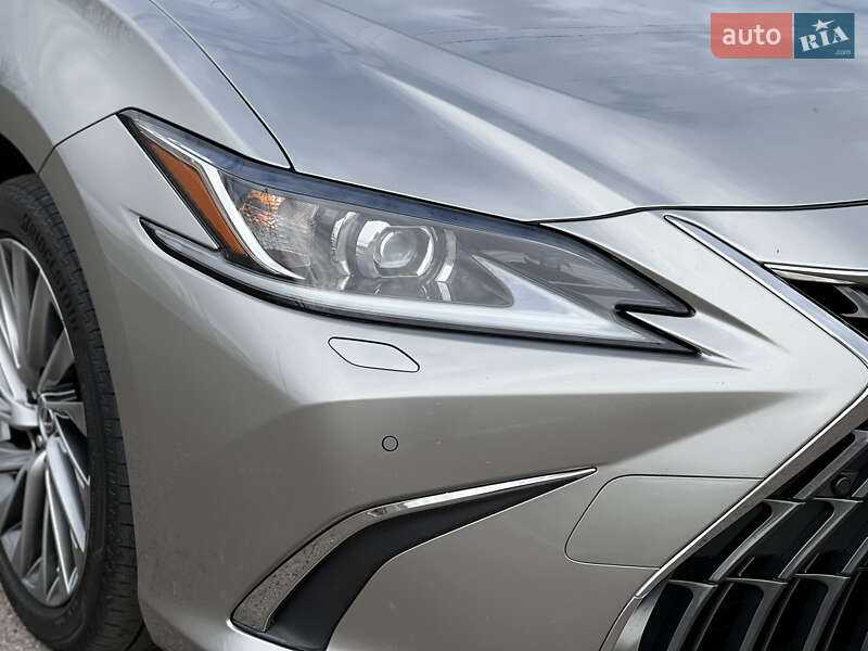 Седан Lexus ES 2024 в Рівному