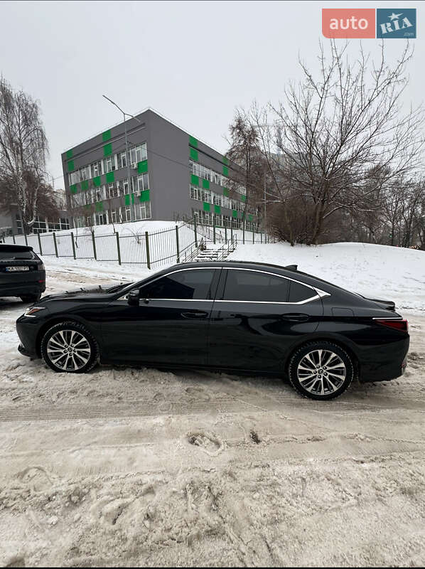 Седан Lexus ES 2020 в Киеве