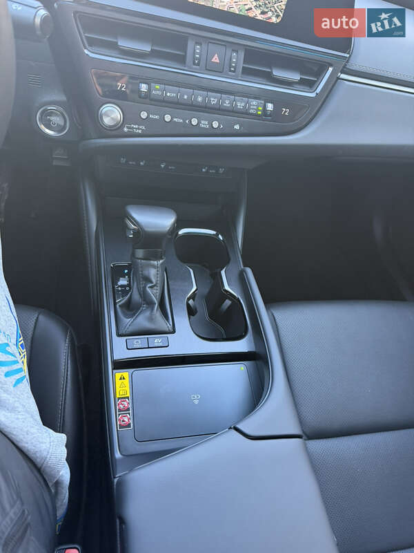 Седан Lexus ES 2024 в Одессе