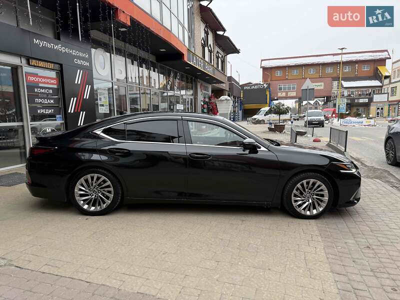 Седан Lexus ES 2022 в Львові