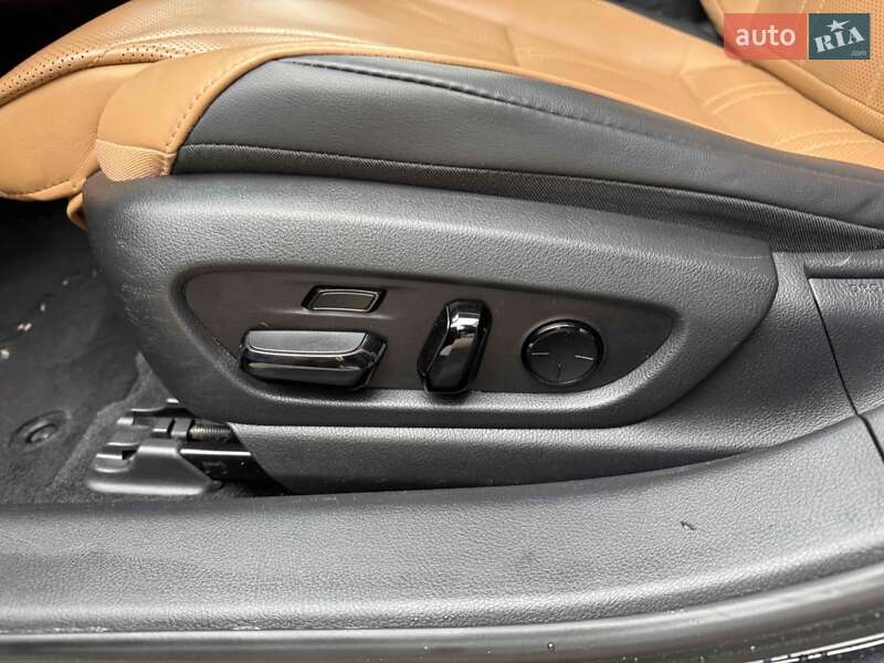 Седан Lexus ES 2022 в Львові