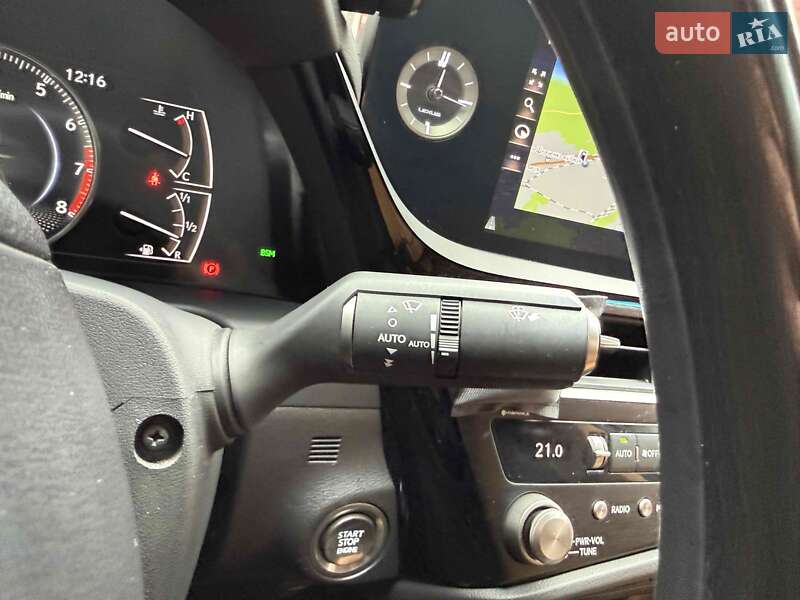 Седан Lexus ES 2022 в Львові