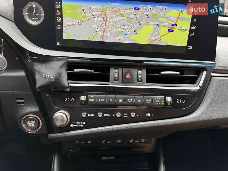 Седан Lexus ES 2022 в Львові