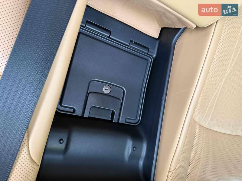 Седан Lexus ES 2022 в Львові