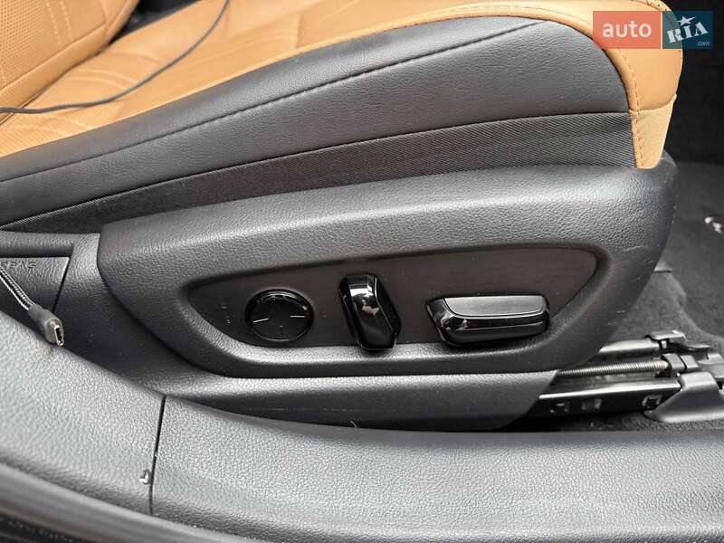 Седан Lexus ES 2022 в Львові