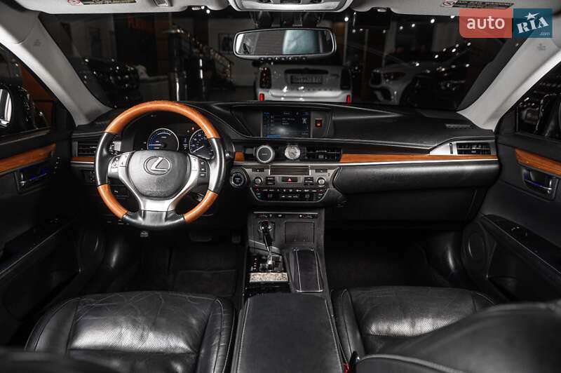 Седан Lexus ES 2015 в Одесі