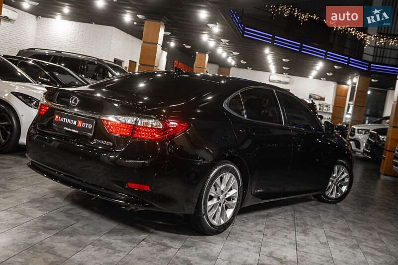 Седан Lexus ES 2015 в Одесі
