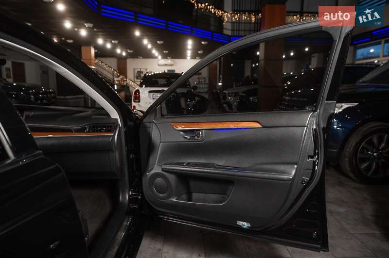 Седан Lexus ES 2015 в Одесі