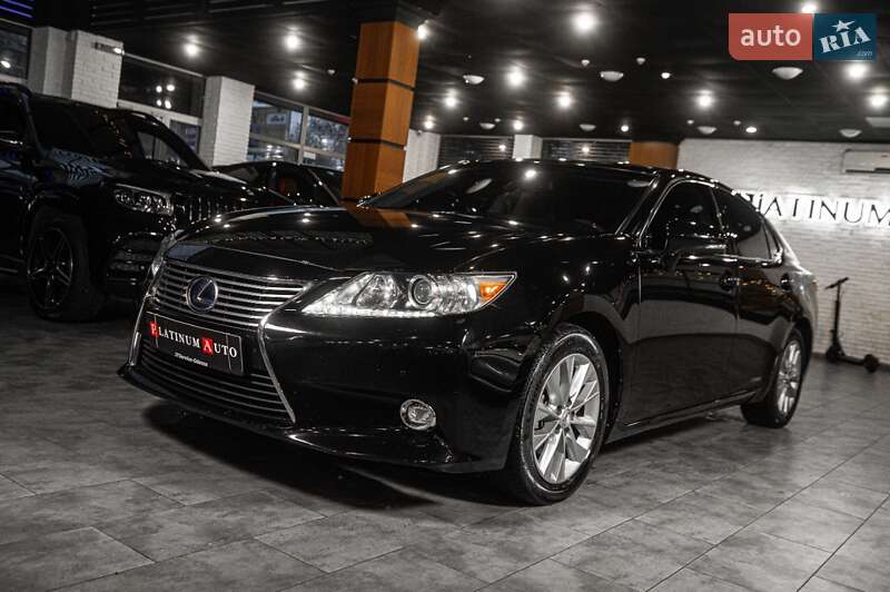 Седан Lexus ES 2015 в Одесі