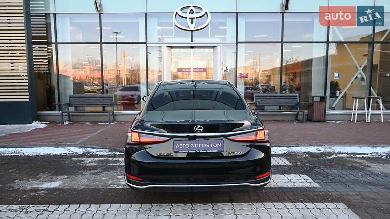 Седан Lexus ES 2019 в Киеве