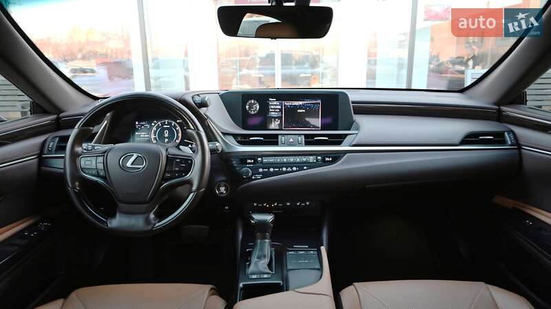 Седан Lexus ES 2019 в Киеве