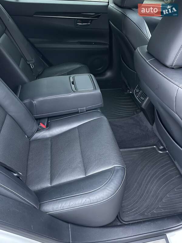 Седан Lexus ES 2014 в Дніпрі